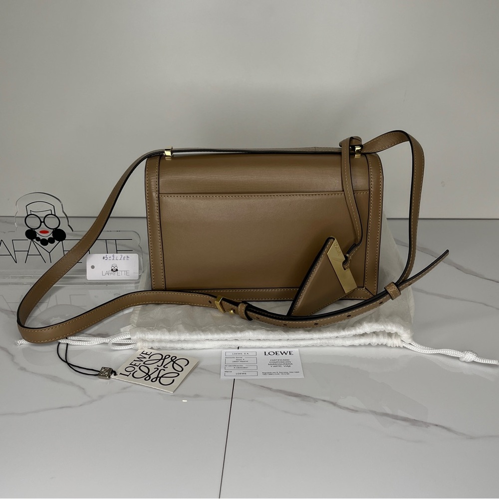 Loewe Loewe Barceona Leather BagCamel - Picture 2 of 5